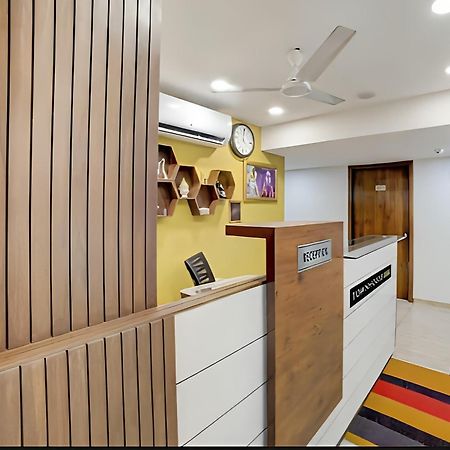 Leo Hotel 아흐메다바드 외부 사진